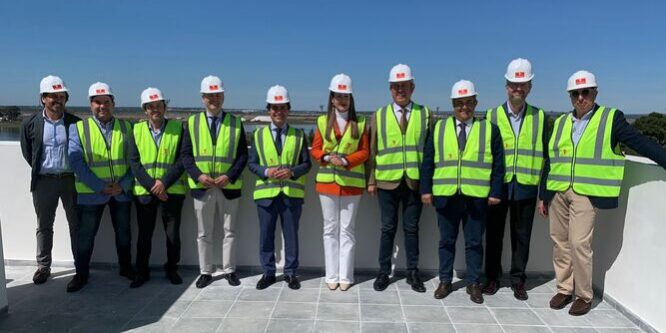 momento-visita-obras-construccion-viviendas_1777032833_179703431_667x375